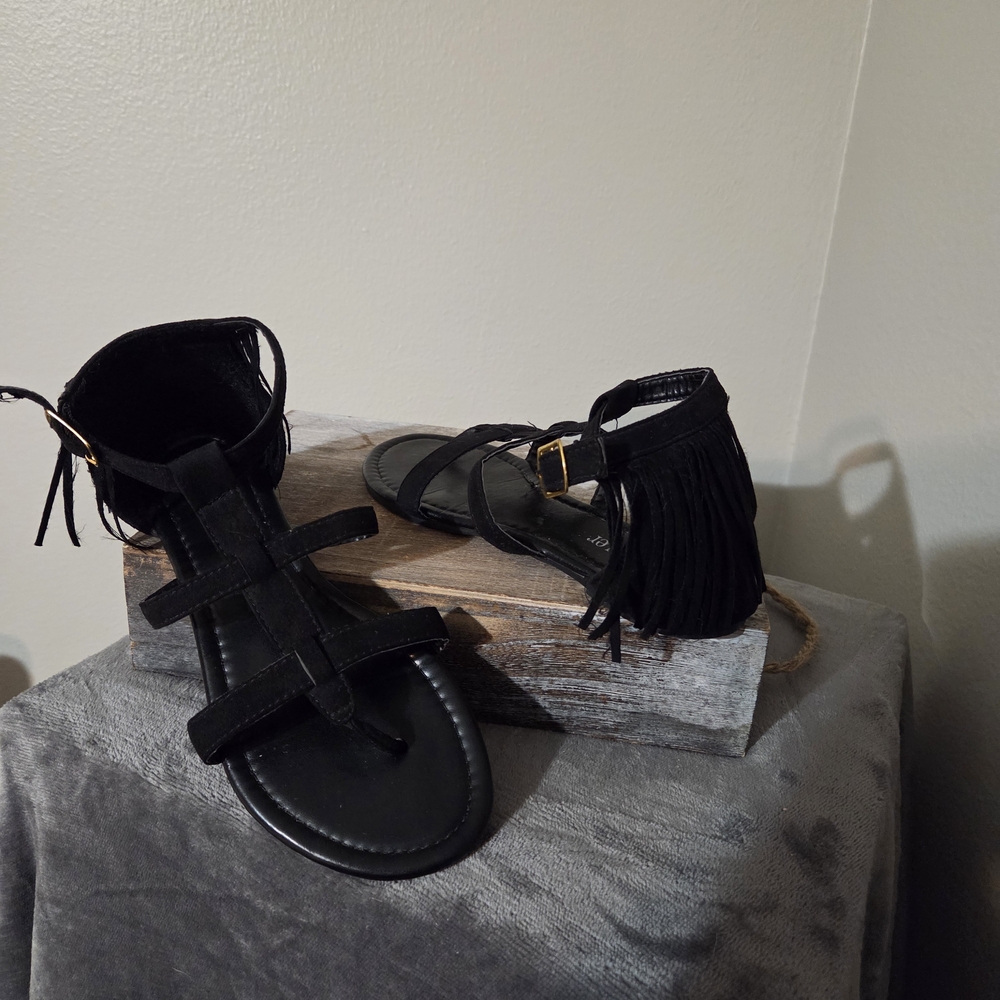 Olivia Miller SIZE 6 - Women's Black Fringed Suede Strappy Buckle Sandals
